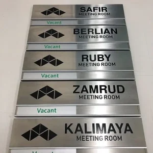 Pusat-plat-nama-medali-plakat-terdekat