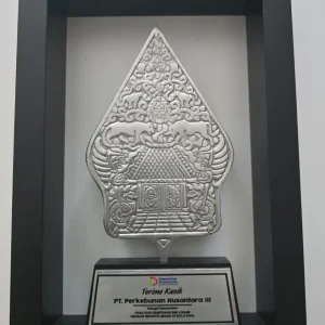 pusat-plat-nama-medali-plakat