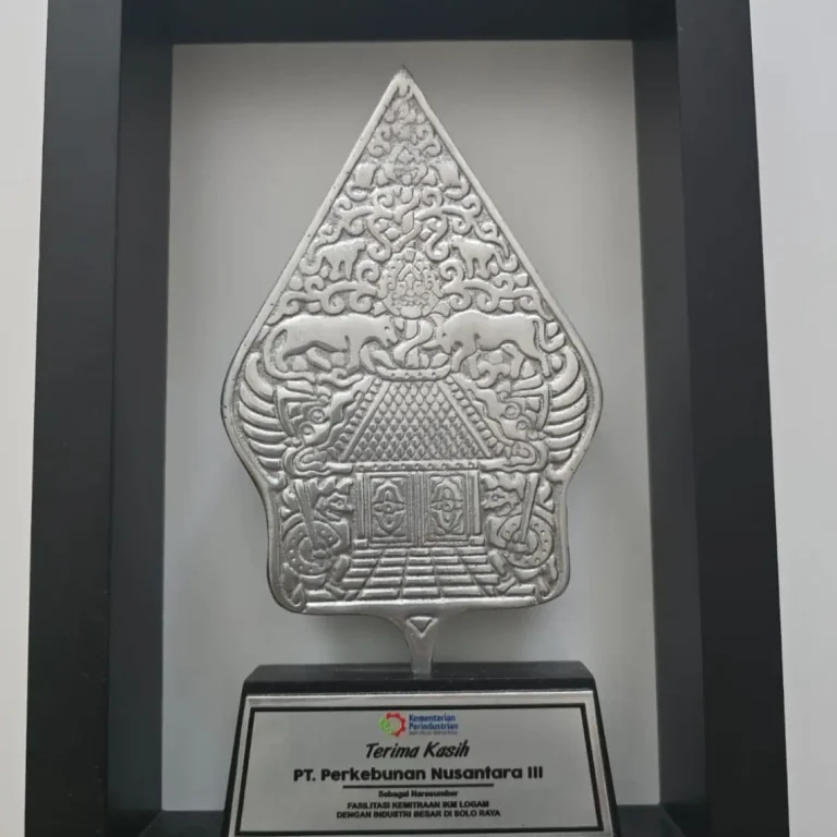 pusat-plat-nama-medali-plakat