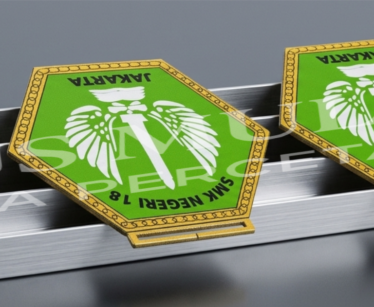 Cetak plat label permata hijau